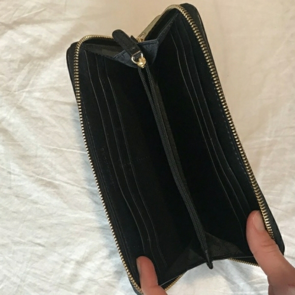 Michael kors wallet - Picture 2 of 2